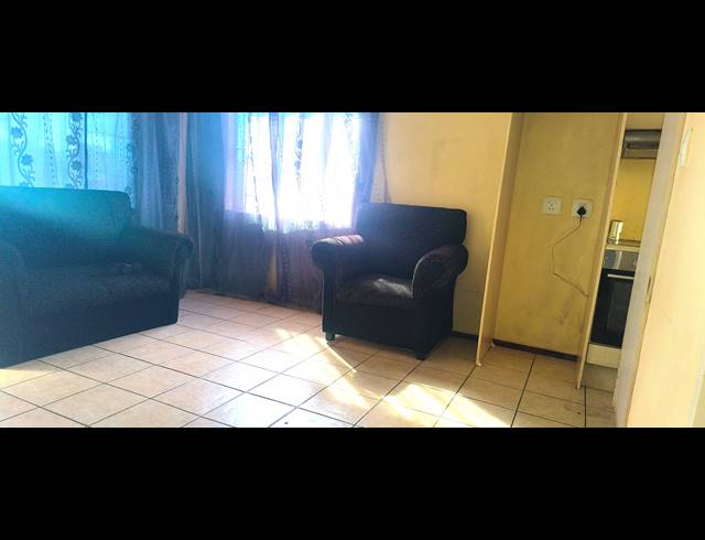 3 BEDROOM TOWNHOUSE FOR SALE IN PROTEA GLEN